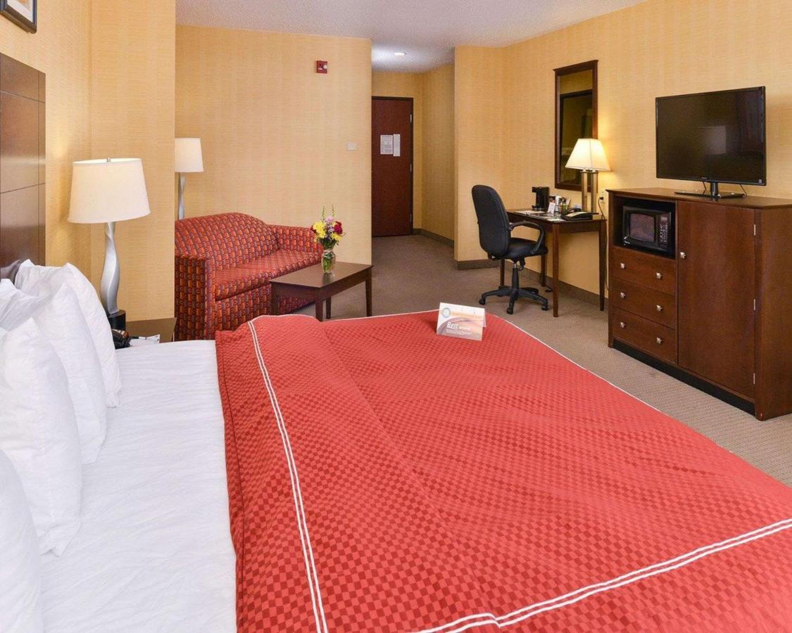 | Quality Suites Stratford
