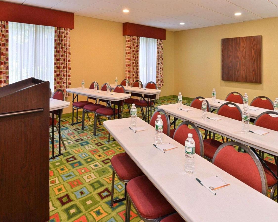 | Quality Suites Stratford