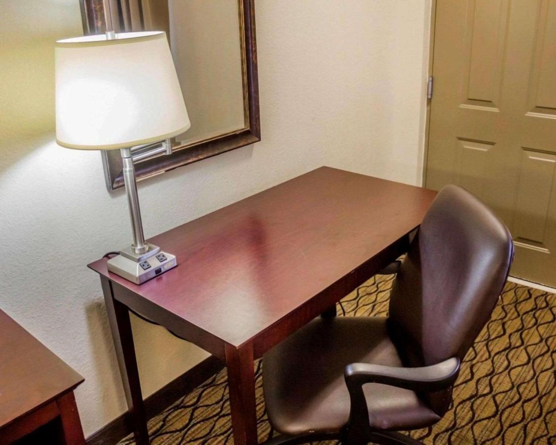 | Quality Inn Waterbury