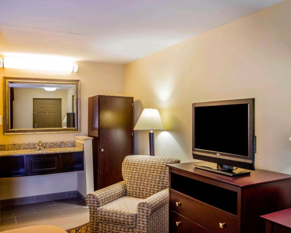 | Quality Inn Waterbury