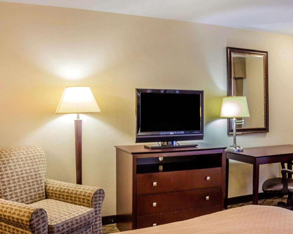 | Quality Inn Waterbury
