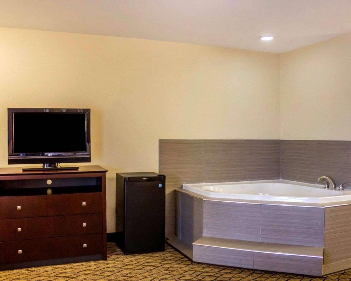 | Quality Inn Waterbury