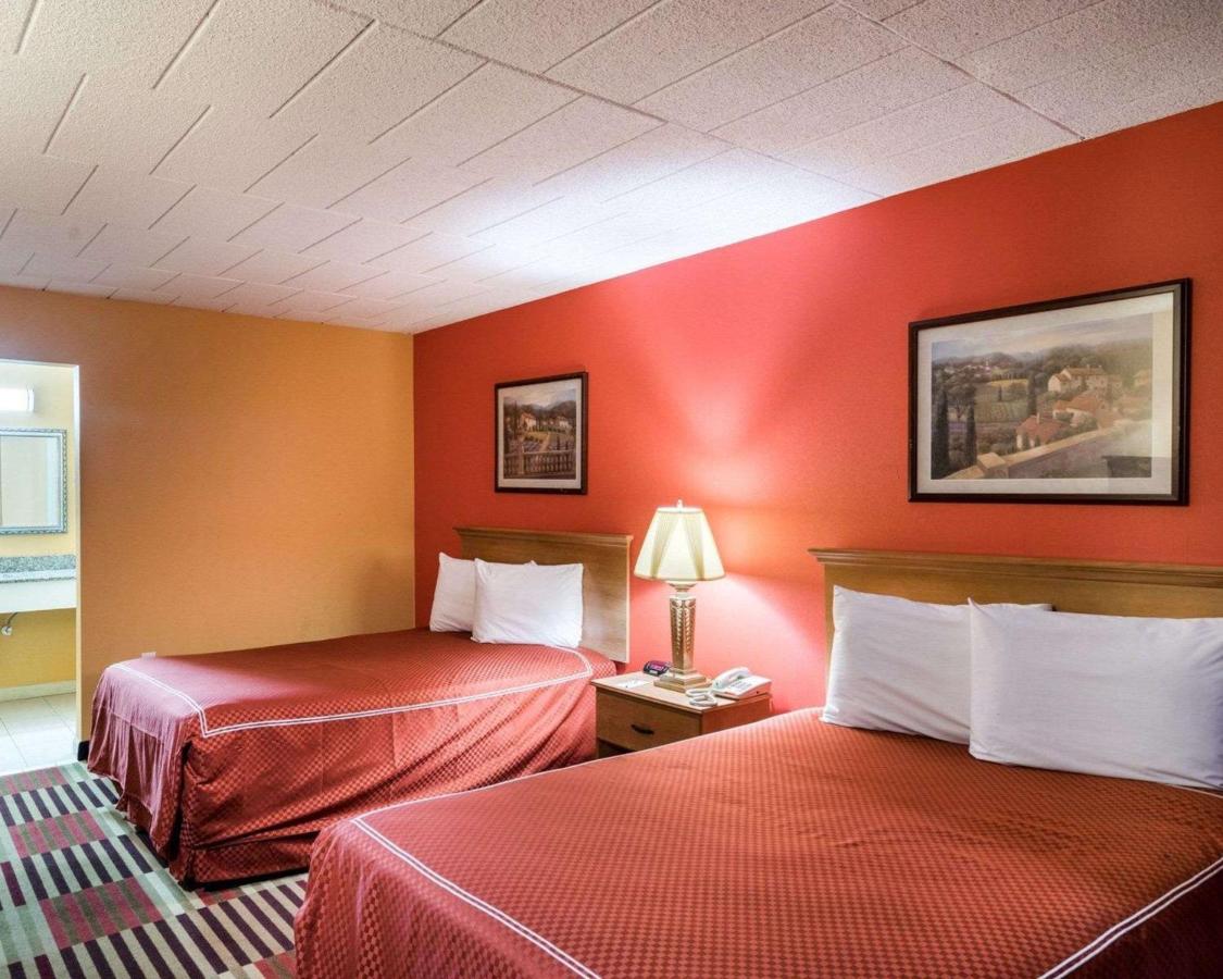 | Rodeway Inn Newark