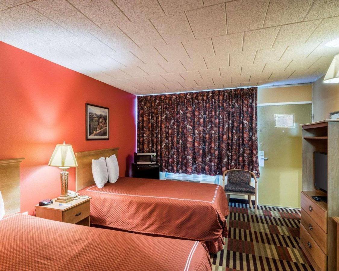 | Rodeway Inn Newark