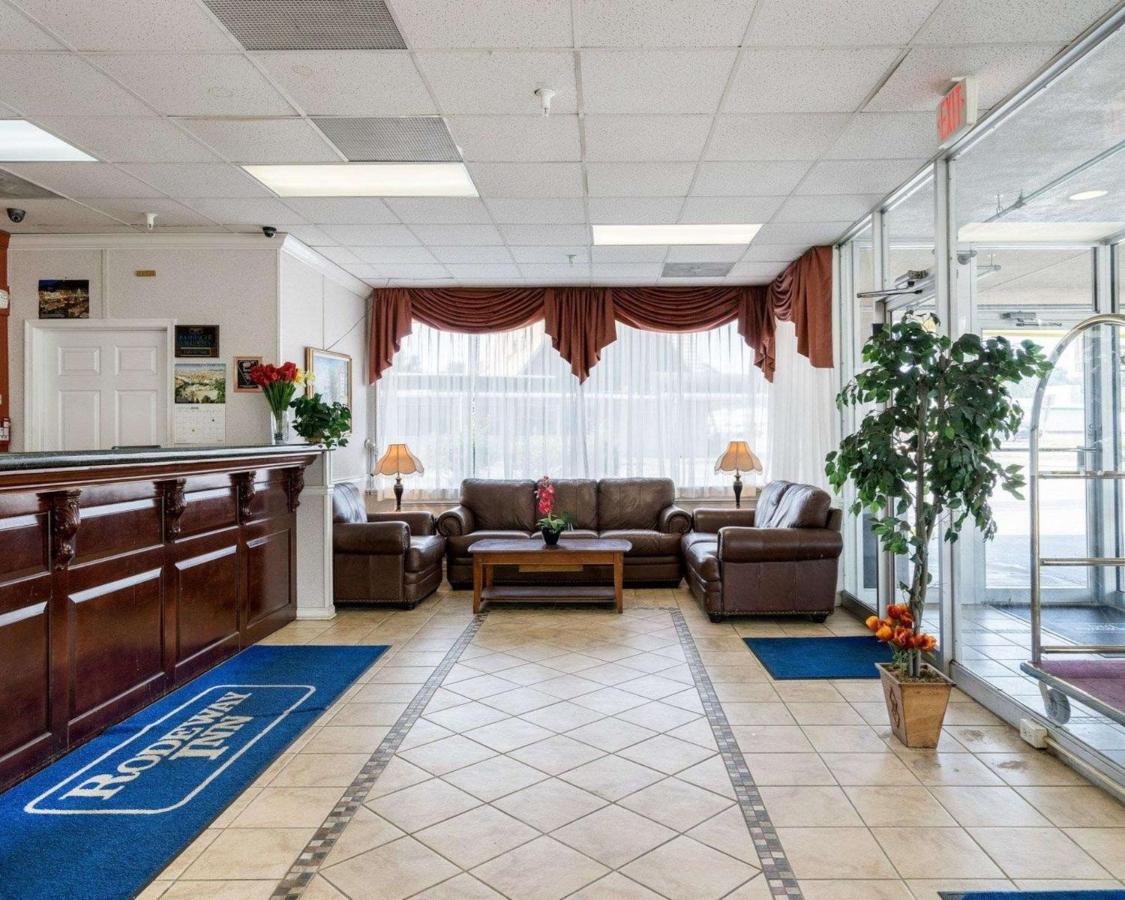 | Rodeway Inn Newark