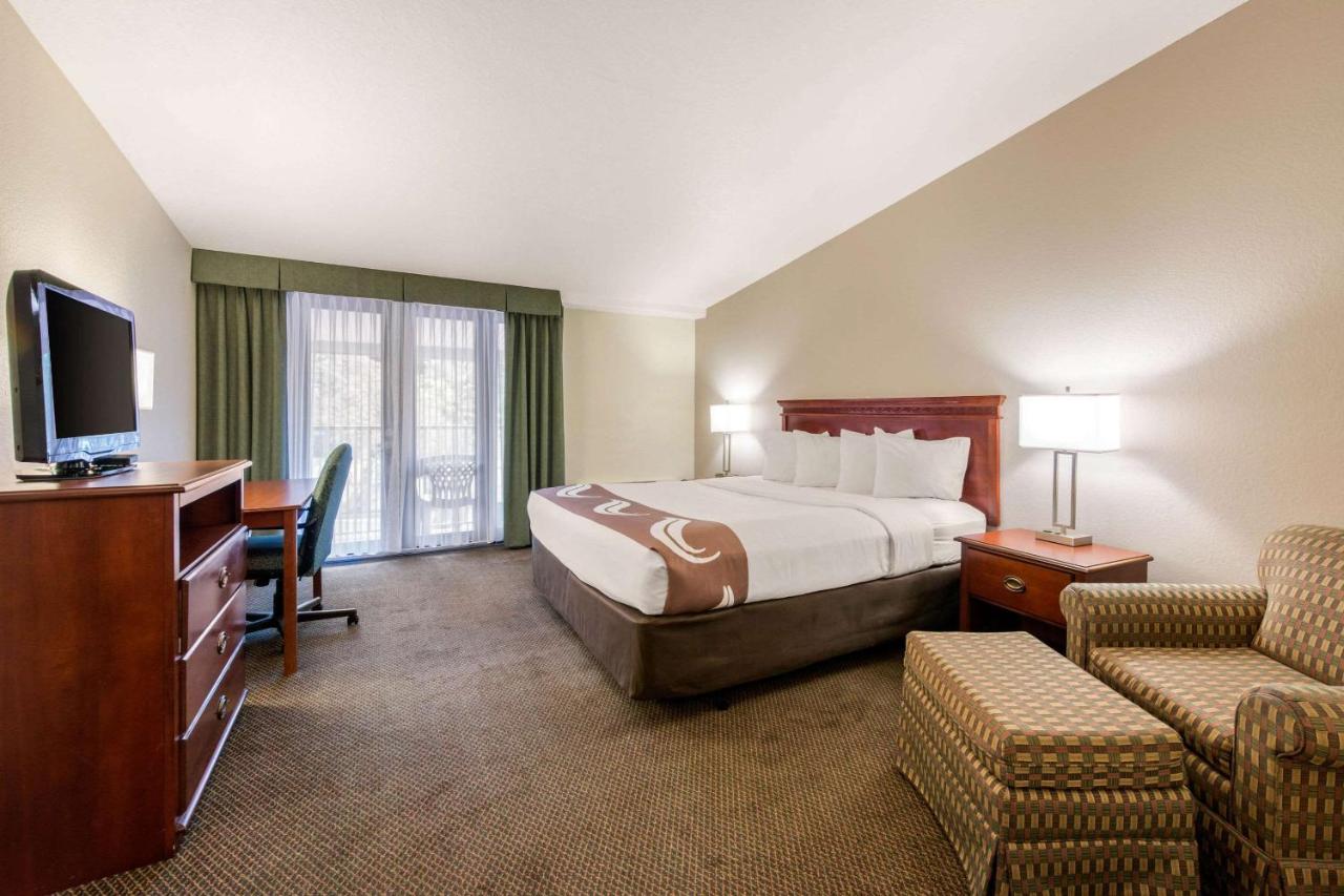 King Room Courtyard View at Quality Inn & Suites Tarpon Springs South