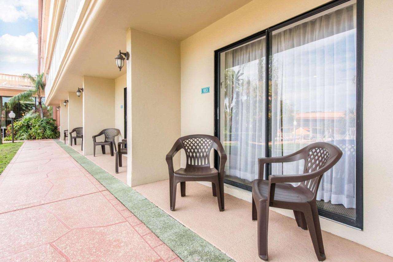 King Suite with Sofa Bed - Non-Smoking at Quality Inn & Suites Tarpon Springs South
