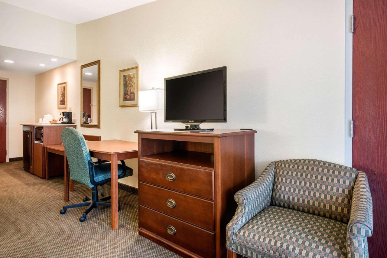 Double Room with Two Double Beds - Non-Smoking at Quality Inn & Suites Tarpon Springs South