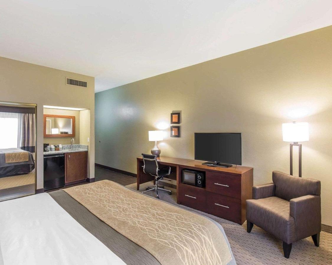 Room #48943220 at Tollgate Inn