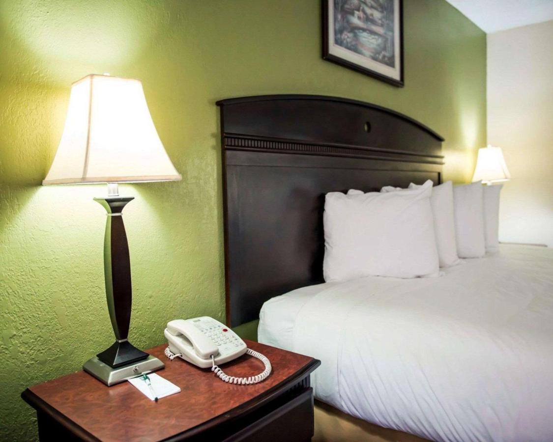 King Room - Non-Smoking at Quality Inn Chipley I-10 at Exit 120