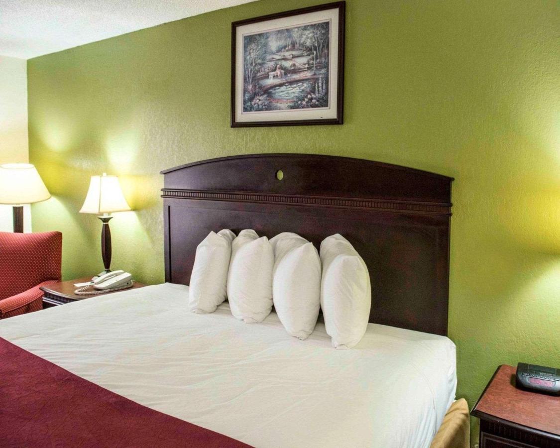 King Room - Non-Smoking at Quality Inn Chipley I-10 at Exit 120