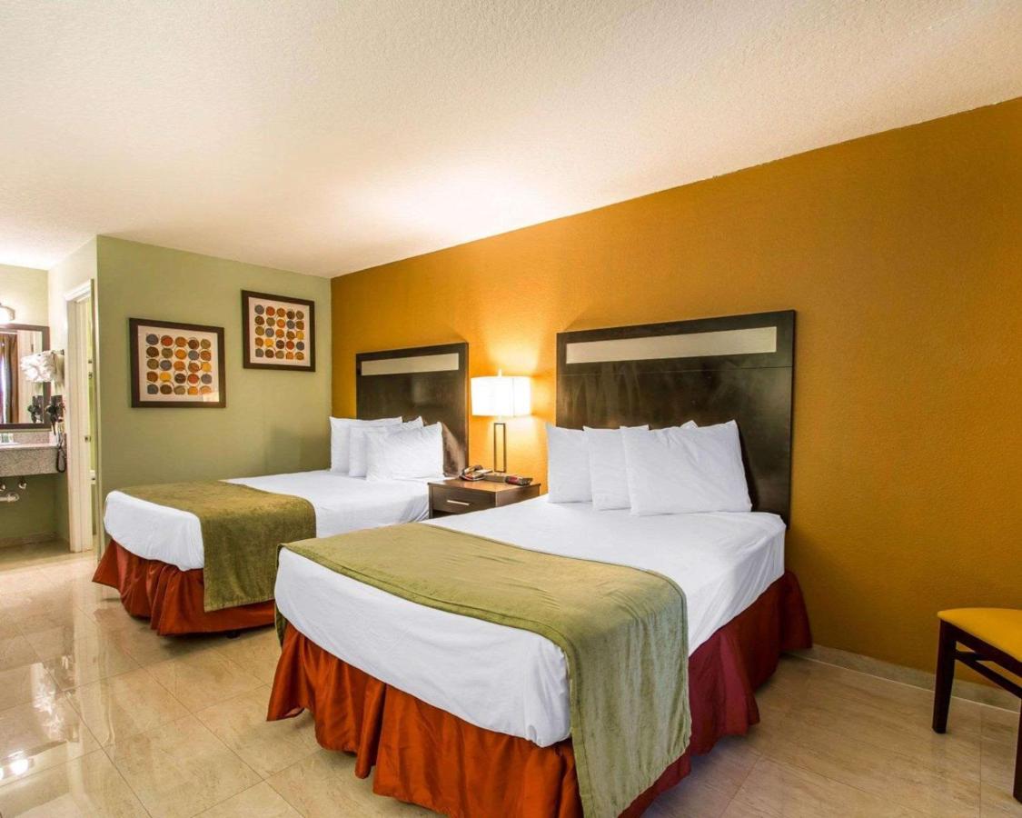  | Sunset Palm Hotel