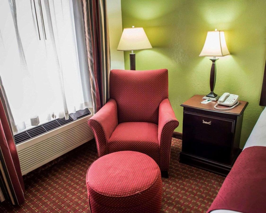King Room - Non-Smoking at Quality Inn Chipley I-10 at Exit 120