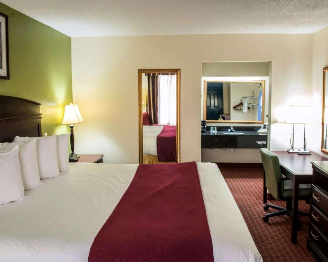King Room - Non-Smoking at Quality Inn Chipley I-10 at Exit 120