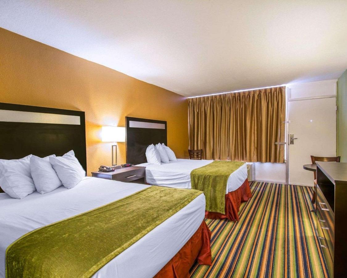  | Sunset Palm Hotel