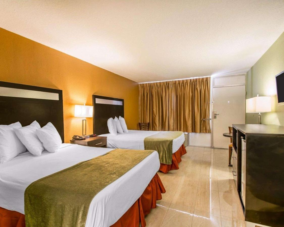  | Sunset Palm Hotel