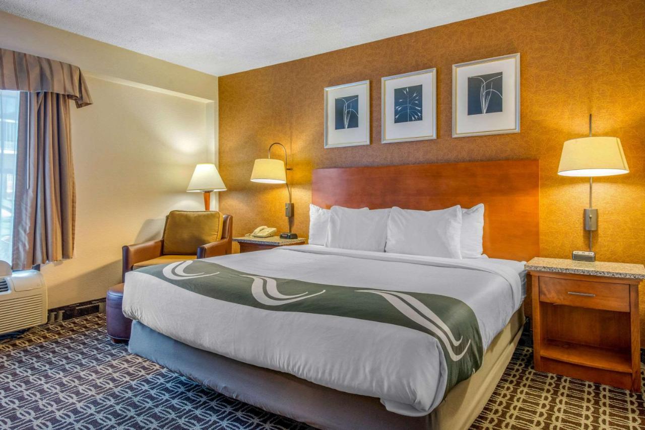 King Room with Accessible Tub - Accessible/Non-Smoking at Quality Inn Savannah Historic District