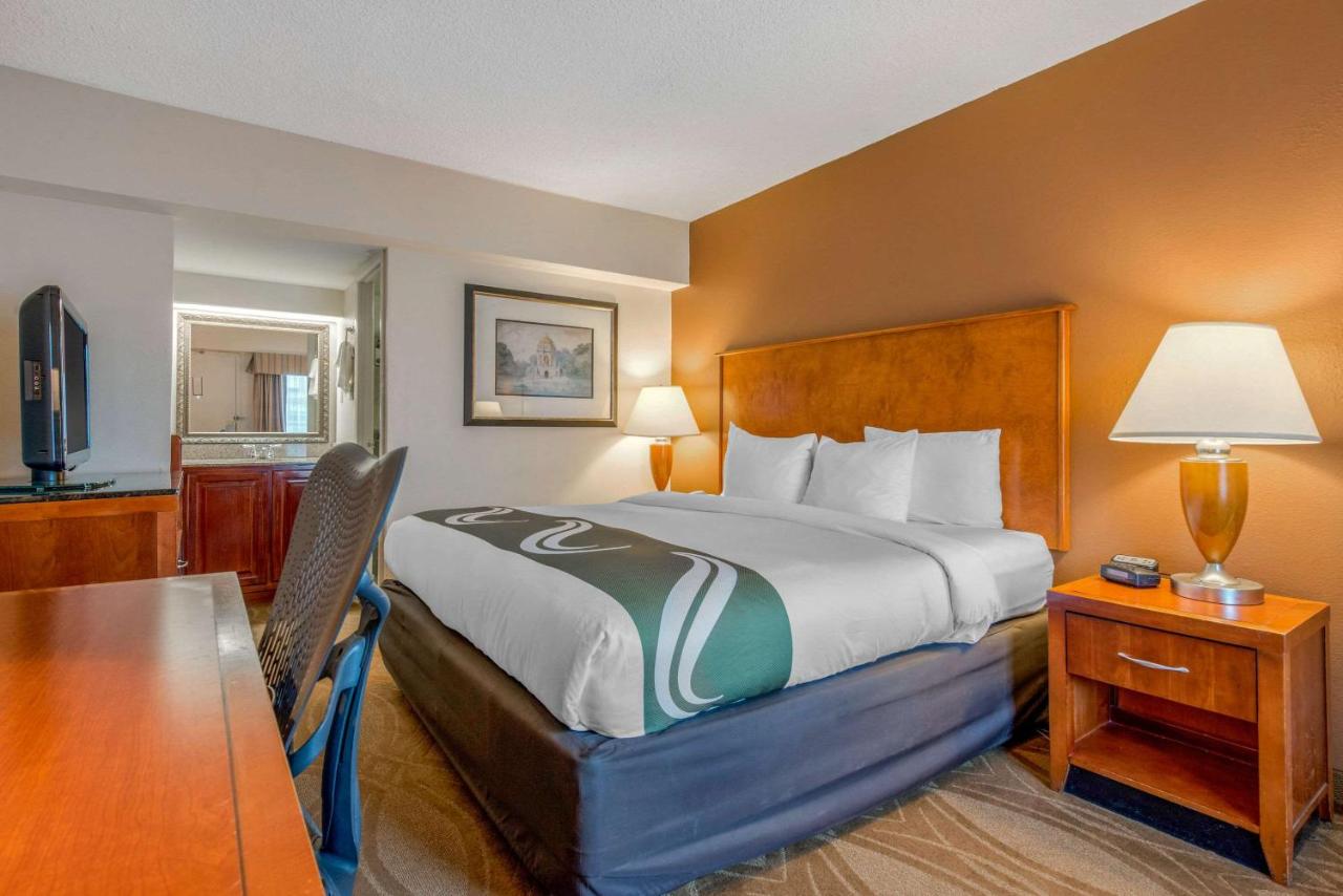 Business King Room - Non-Smoking at Quality Inn Savannah Historic District