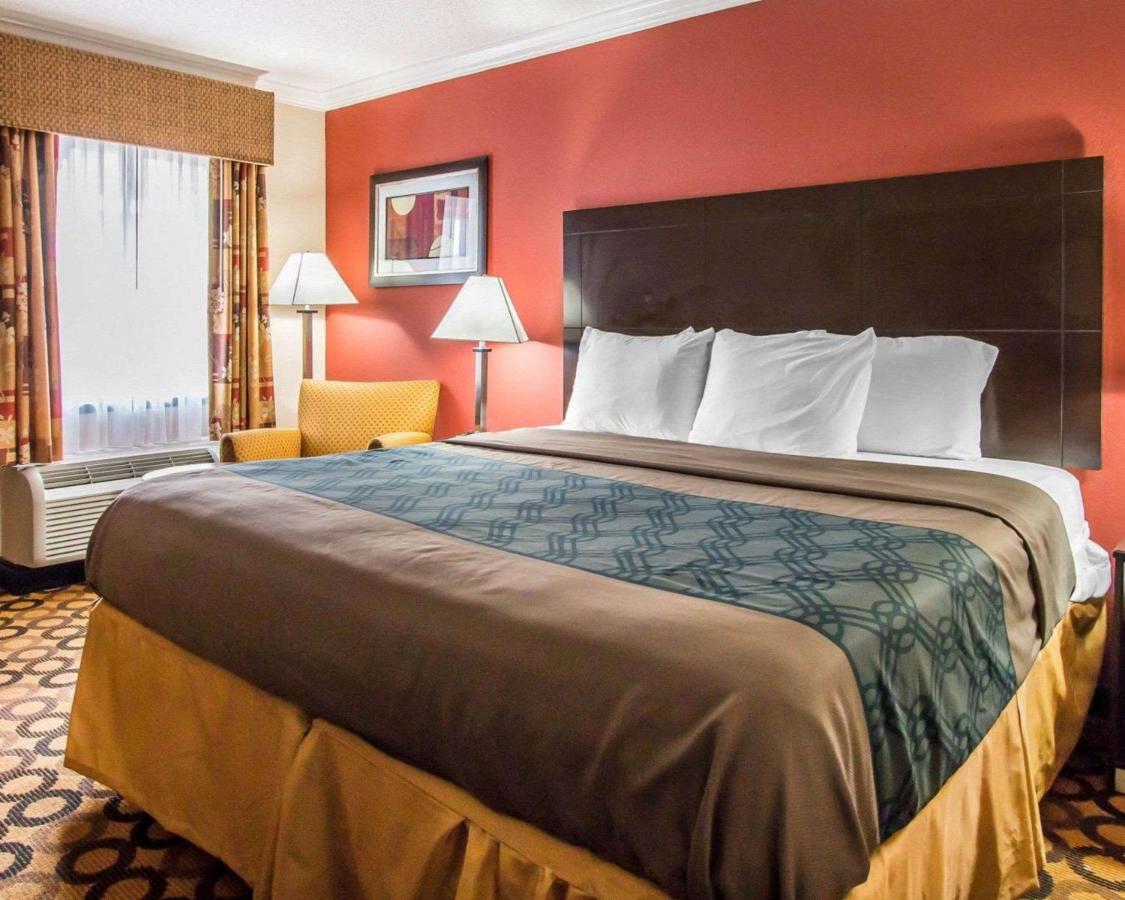 King Room - Accessible/Non-Smoking at Econo Lodge Richmond Hill