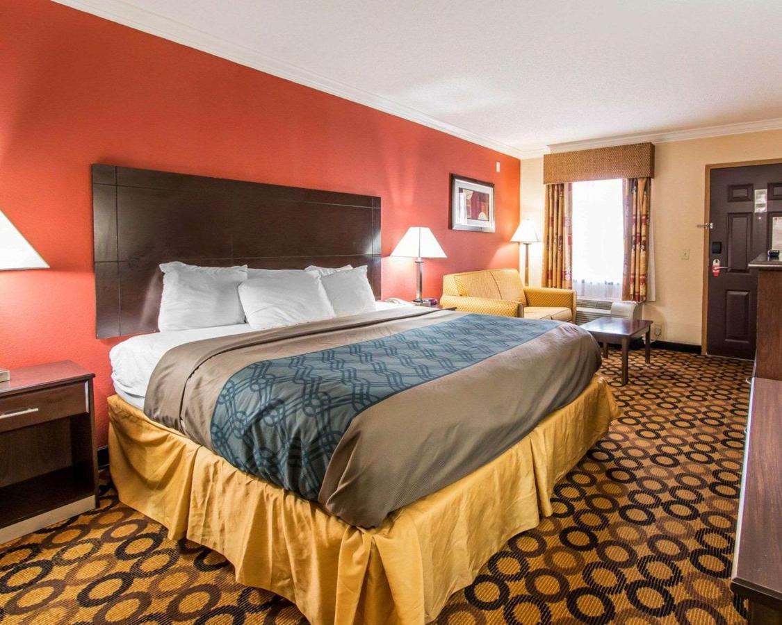 King Room - Accessible/Non-Smoking at Econo Lodge Richmond Hill