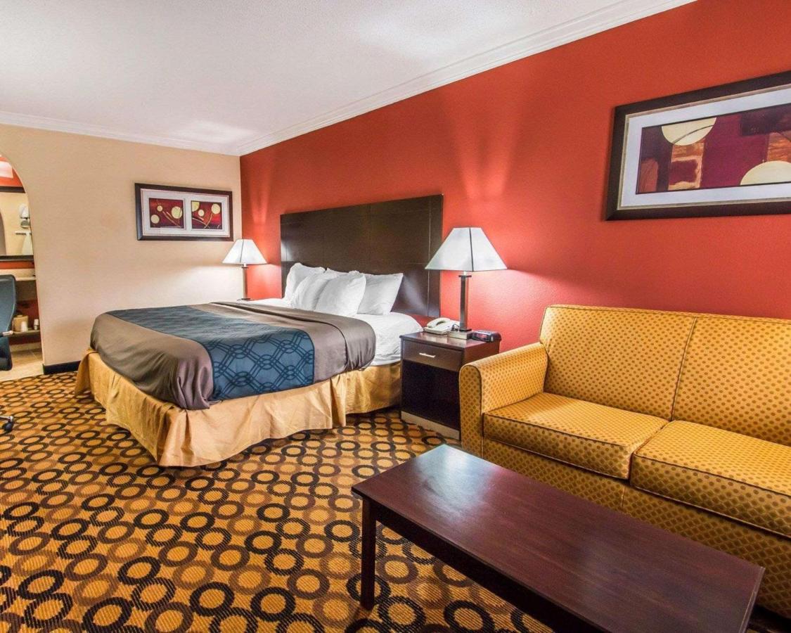King Room - Non-Smoking at Econo Lodge Richmond Hill