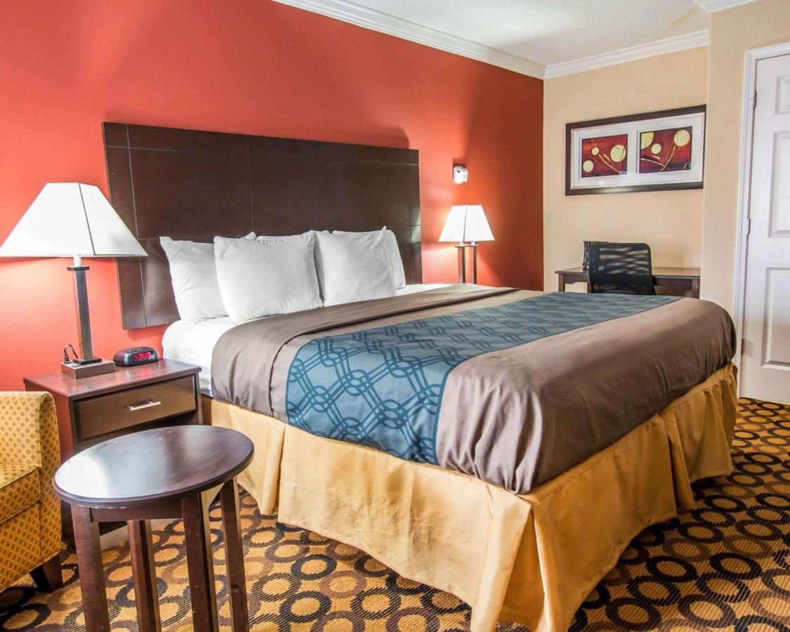 King Room - Accessible/Non-Smoking at Econo Lodge Richmond Hill