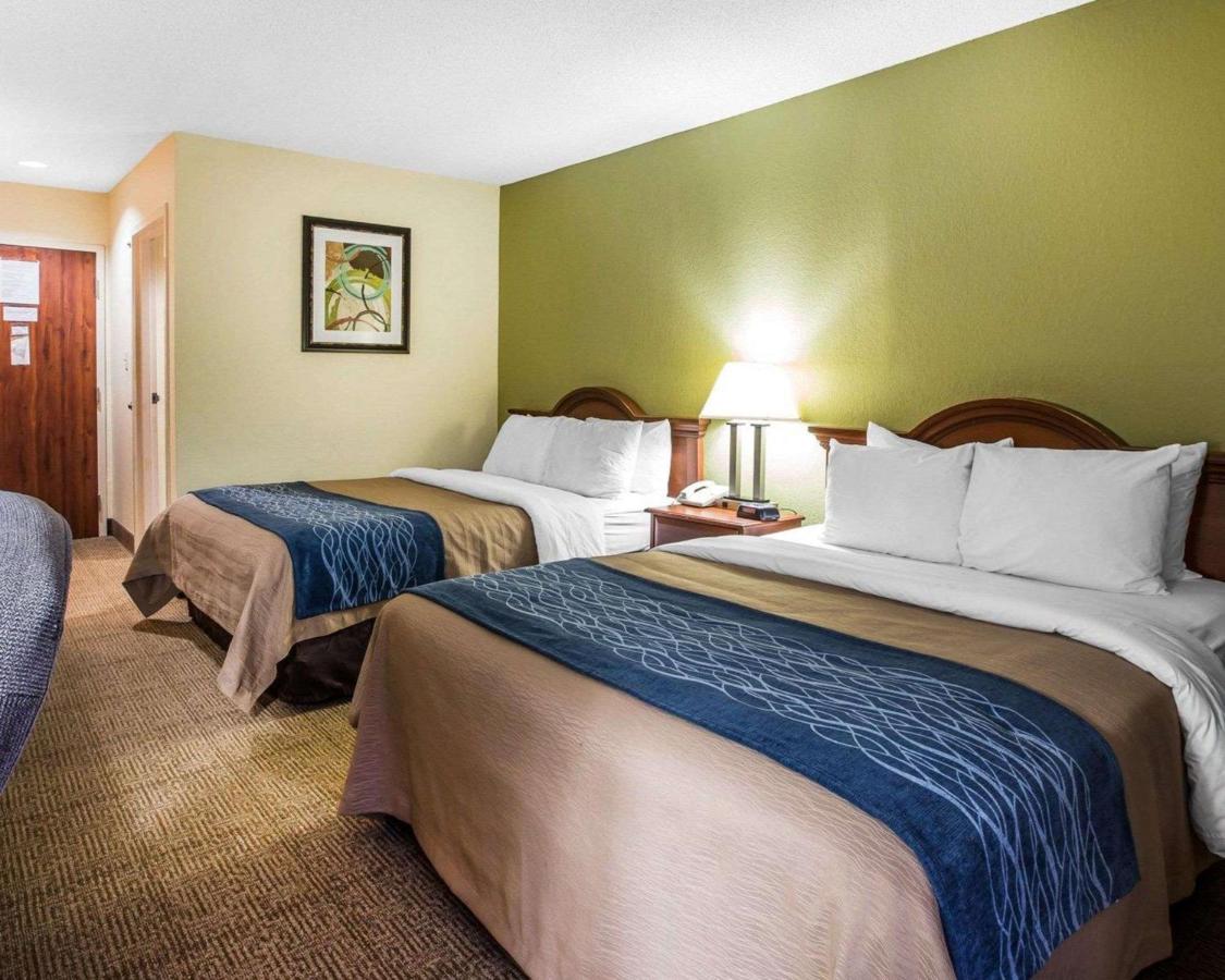 Queen Room with Two Queen Beds - Non-Smoking at Quality Inn Darien - North Brunswick