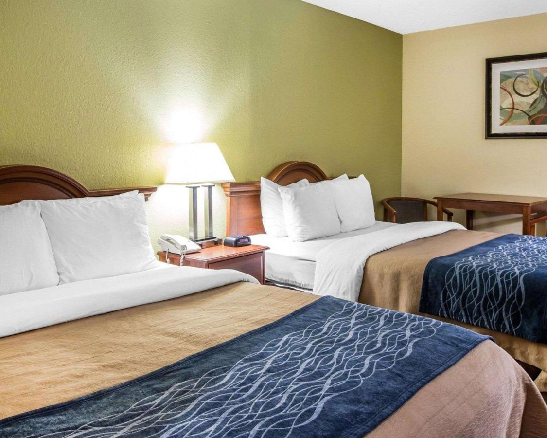 Queen Room with Two Queen Beds - Non-Smoking at Quality Inn Darien - North Brunswick