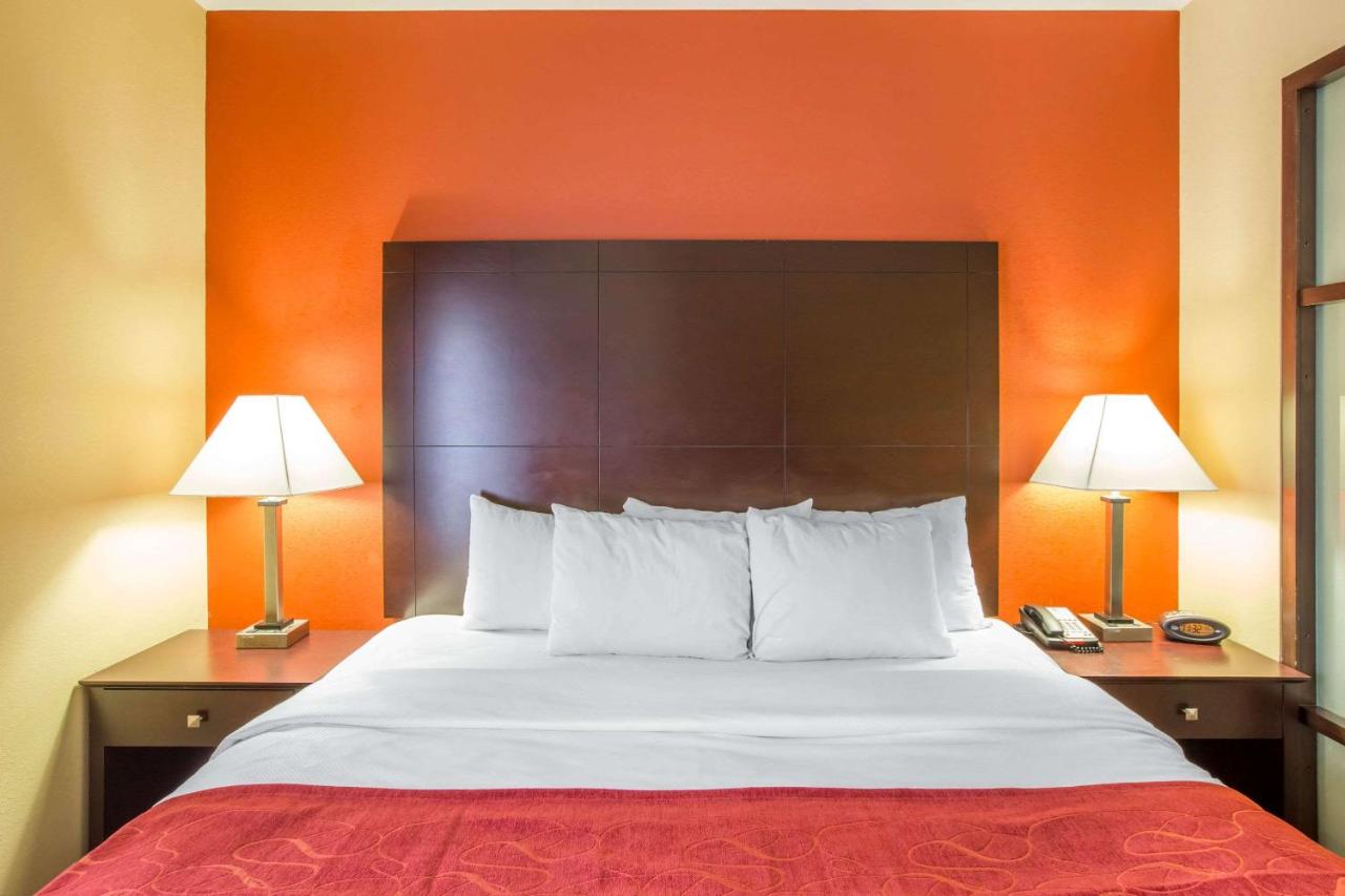 King Suite - Accessible/Non-Smoking at Sunsera Boutique Suites