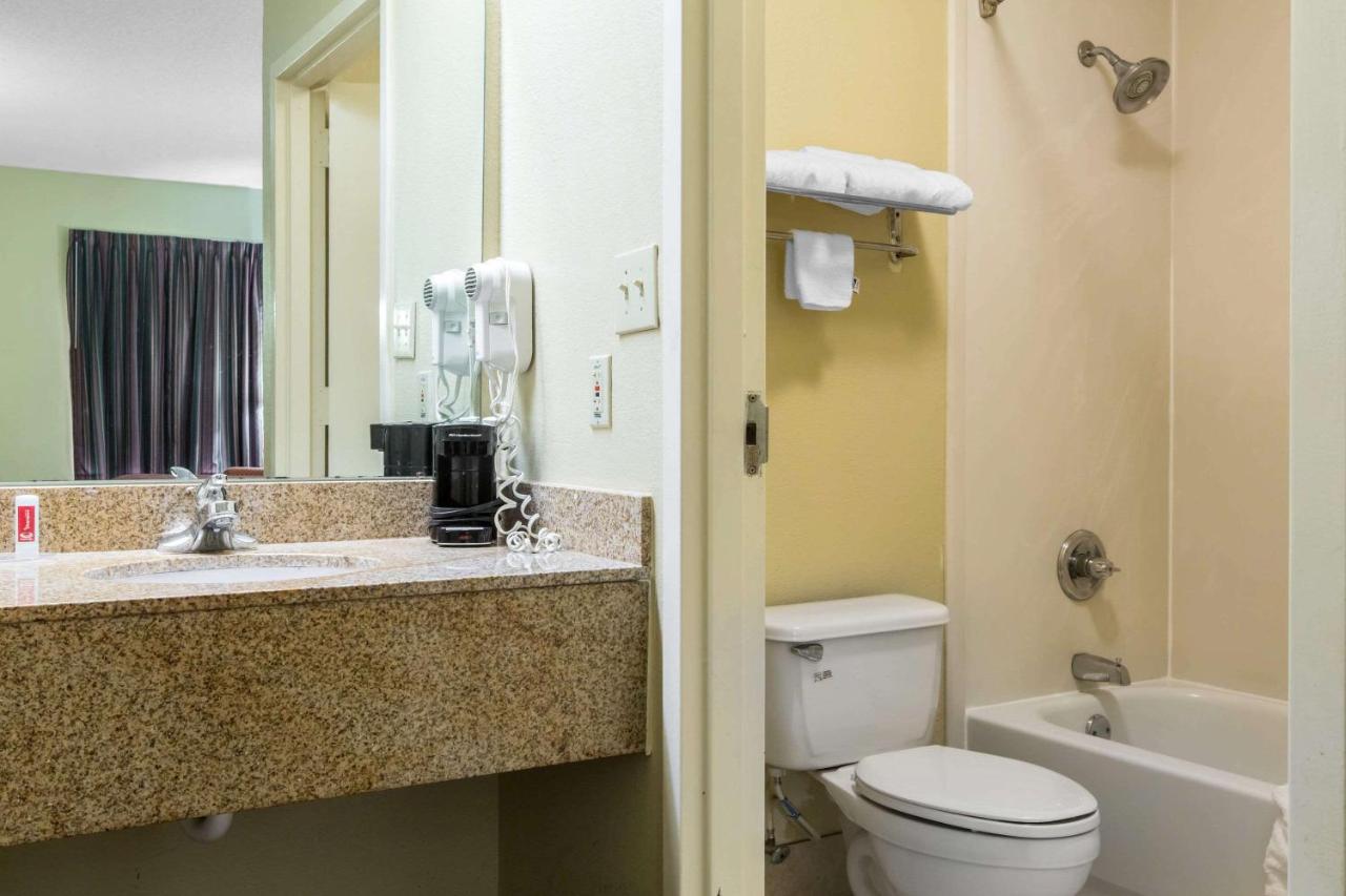  | Royal Palms Inn