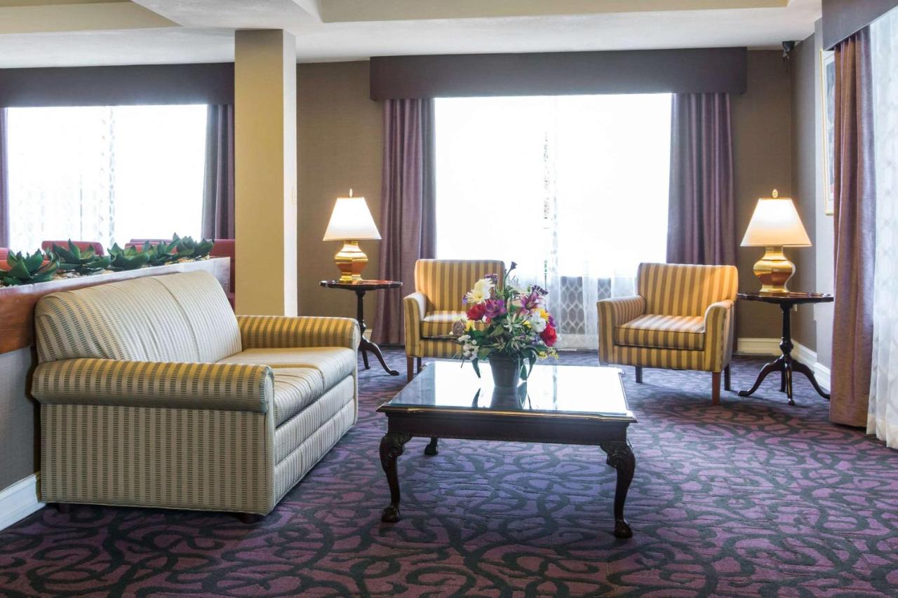  | Royal Palms Inn