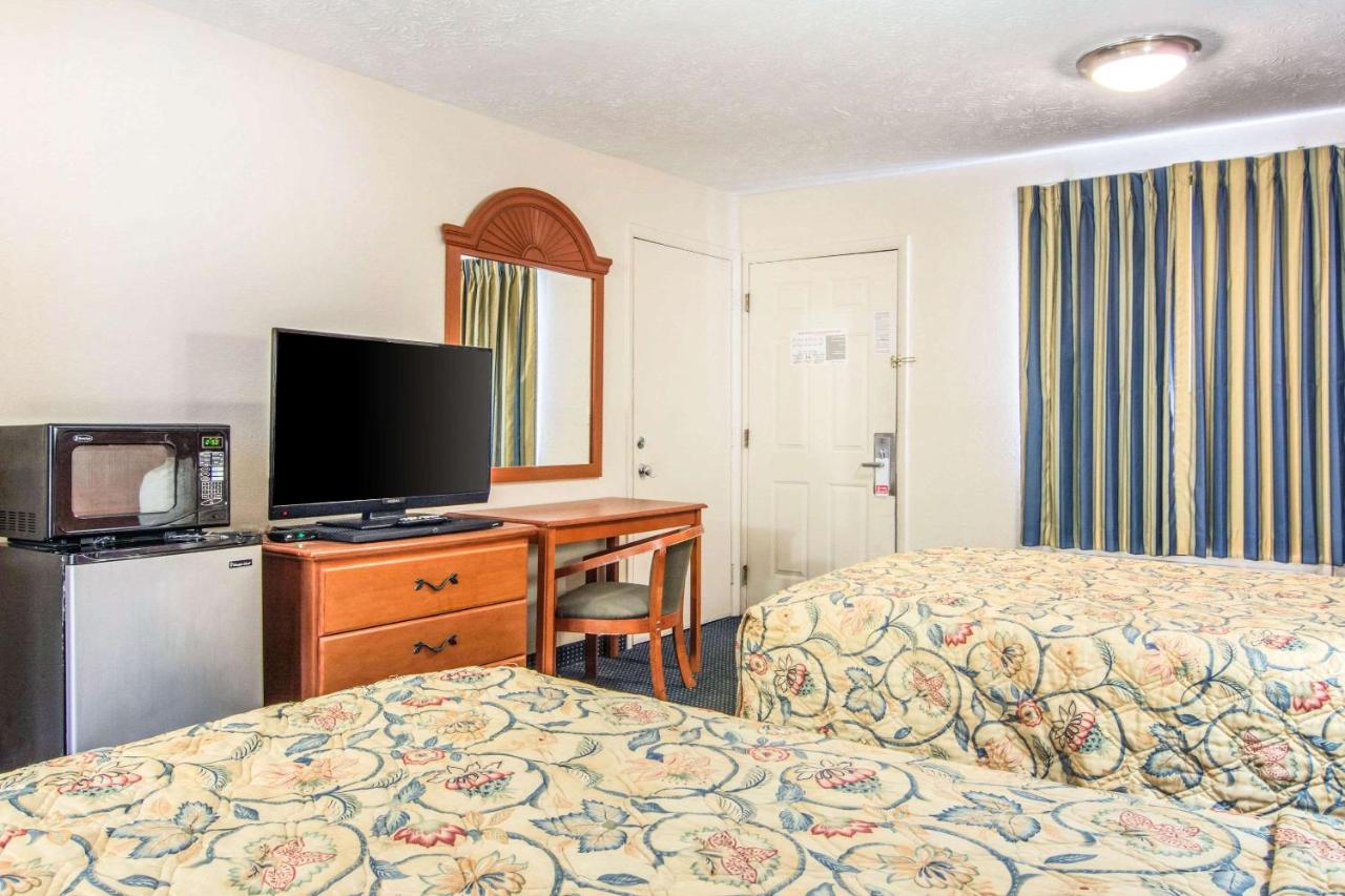 Double Room with Two Double Beds - Non-Smoking at Rodeway Inn La Grange East