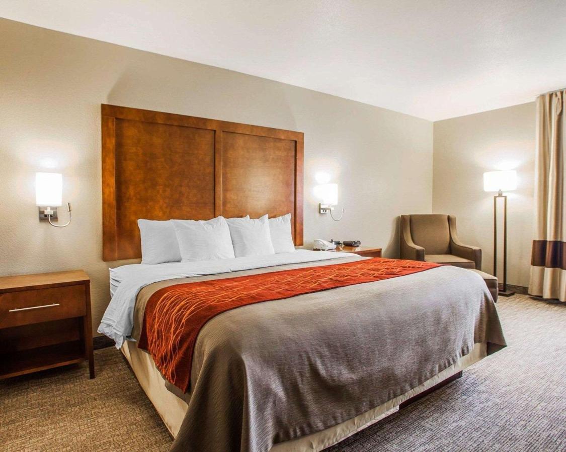 King Room - Non-Smoking at Comfort Inn Marshalltown South