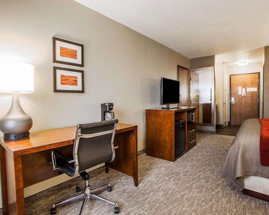 King Room - Non-Smoking at Comfort Inn Marshalltown South
