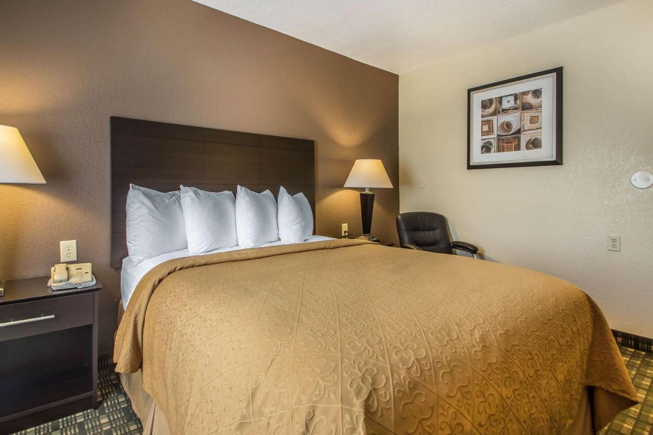 Queen Room - Accessible/Nonsmoking at Quality Inn & Suites Decorah
