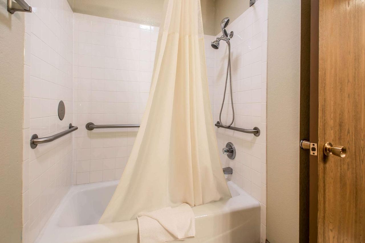 King Room - Non-Smoking at Quality Inn & Suites Decorah