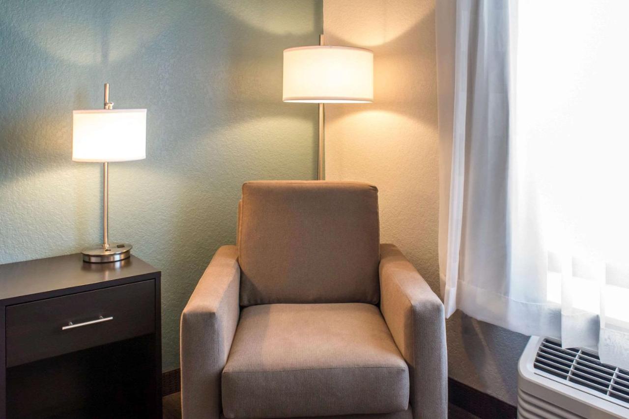 King Room - Non-Smoking at Sleep Inn & Suites Fort Dodge