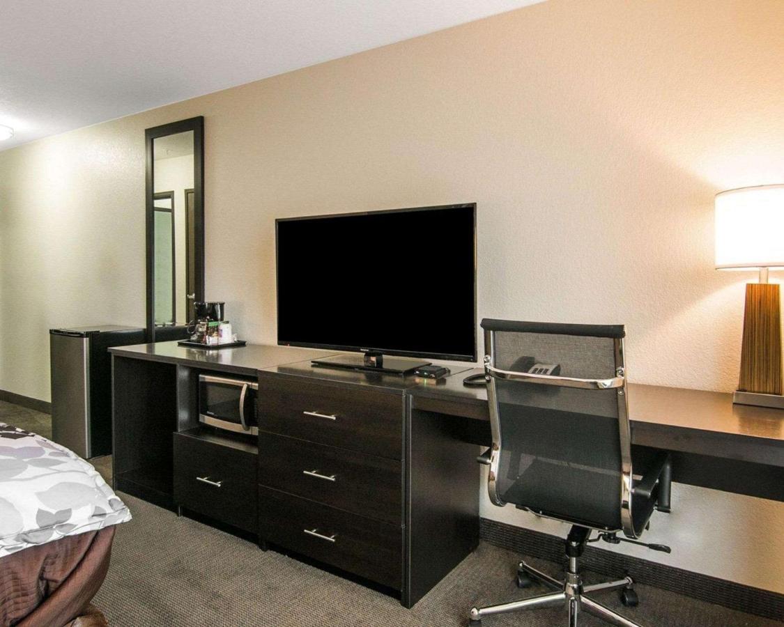 King Room - Non-Smoking at Sleep Inn & Suites Fort Dodge