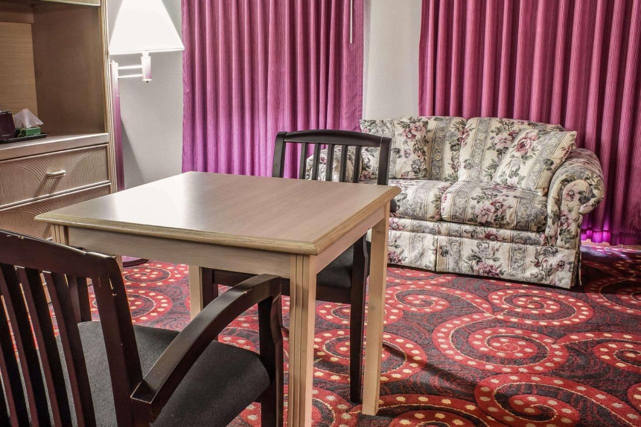  | Spencer Inn & Suites