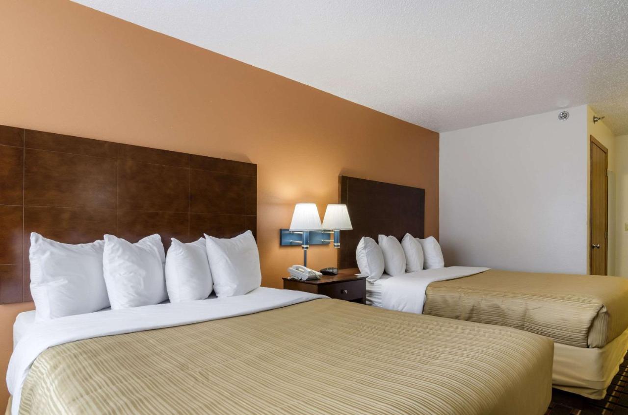 Queen Room with Two Queen Beds - Non-Smoking at Quality Inn Osceola