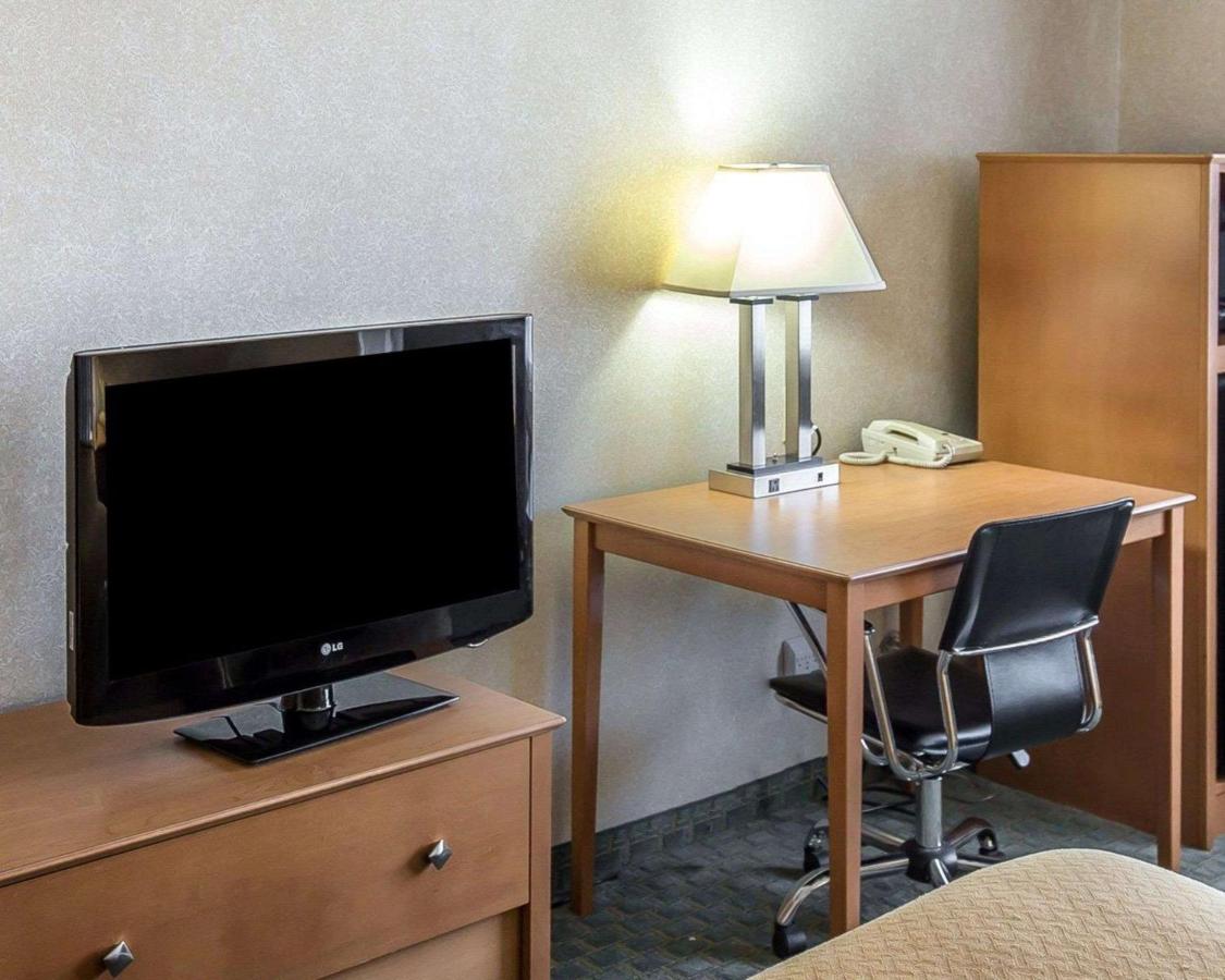 King Room - Non-Smoking at Quality Inn at Collins Road - Cedar Rapids
