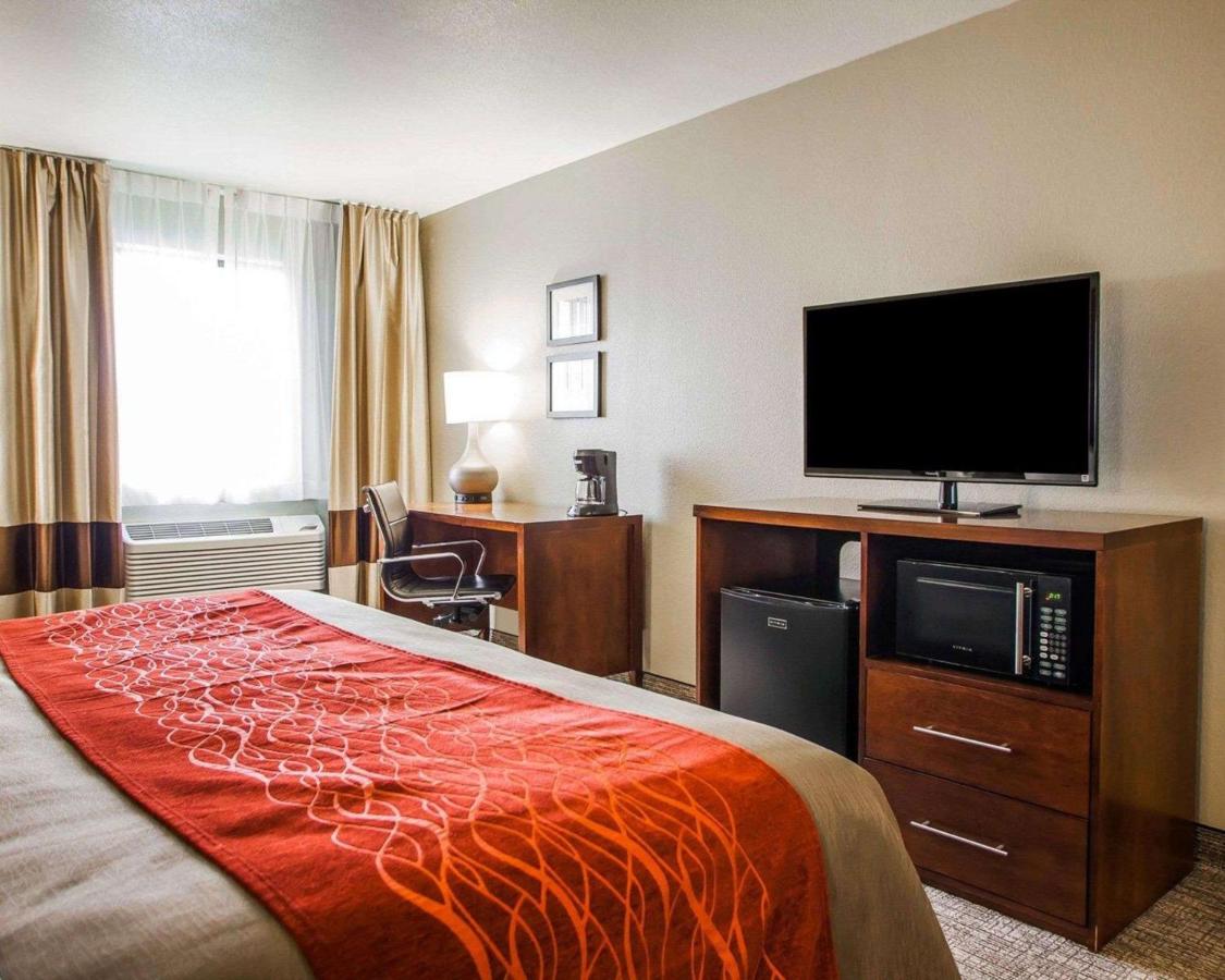 King Room - Non-Smoking at Comfort Inn Marshalltown South