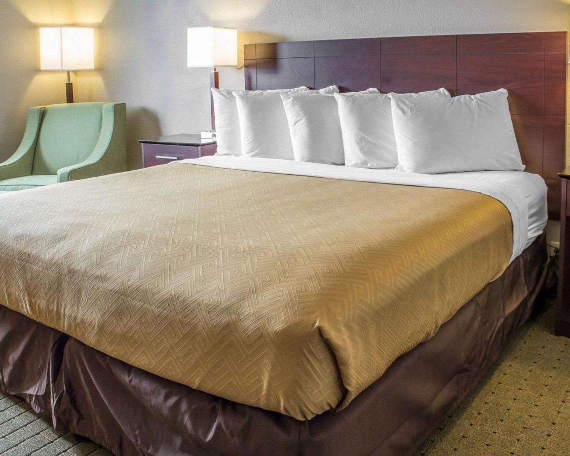 King Room - Non-Smoking at Econo Lodge Ames