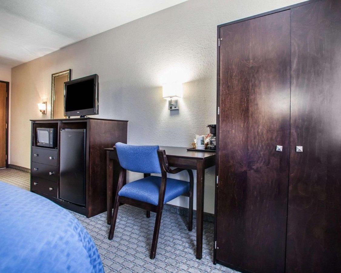 King Room - Non-Smoking at Quality Inn & Suites Ankeny - Des Moines