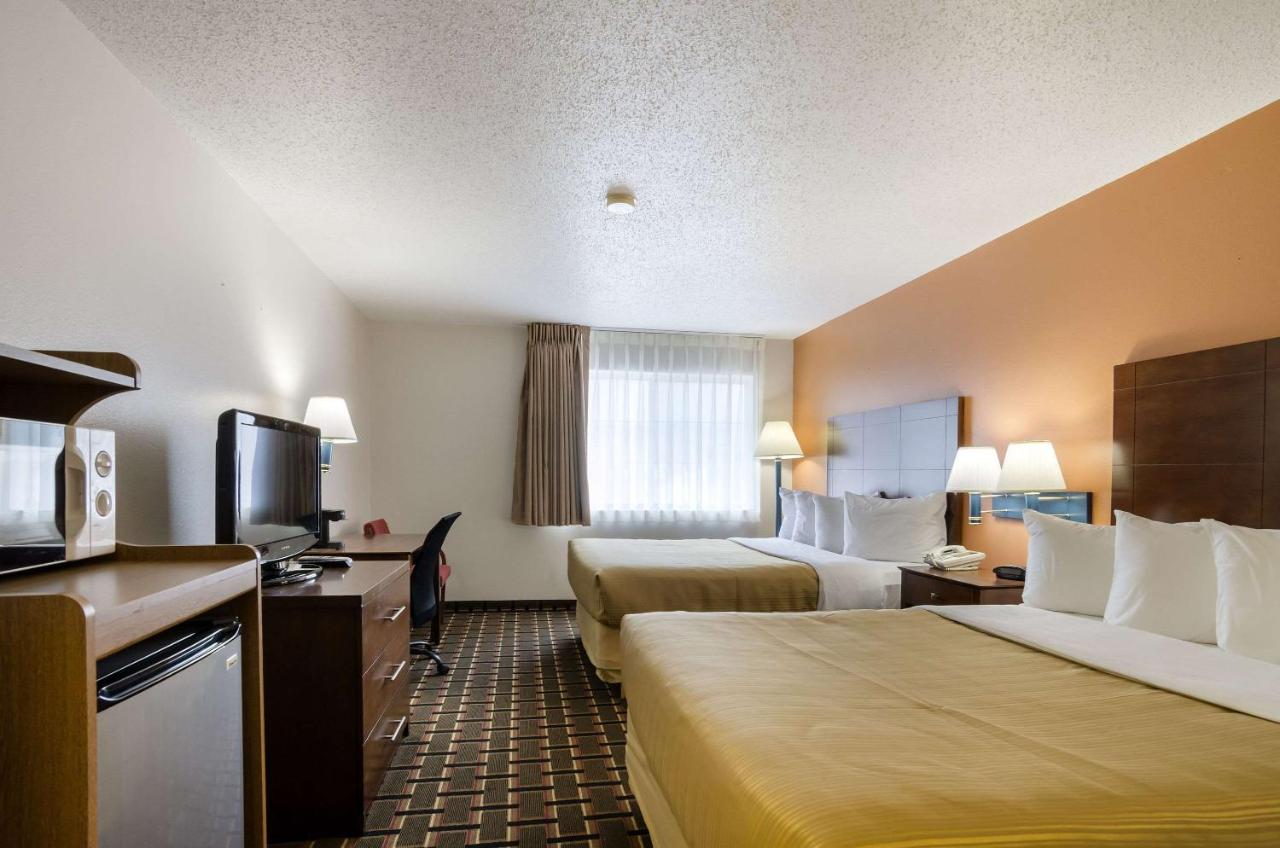 Queen Room with Two Queen Beds - Non-Smoking at Quality Inn Osceola