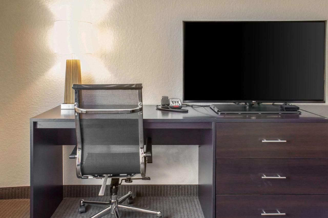 King Room - Non-Smoking at Sleep Inn & Suites Fort Dodge