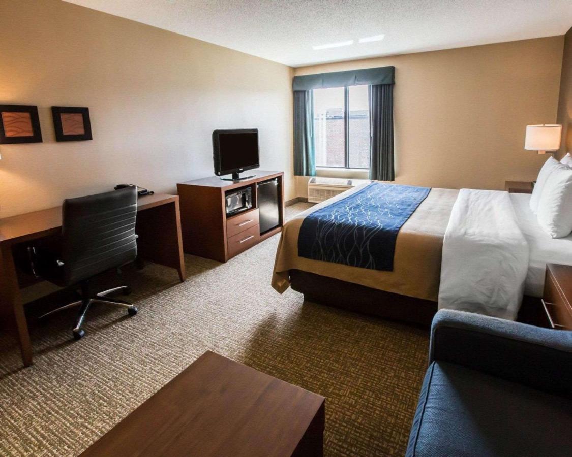 Room #24678816 at Comfort Inn Crystal Lake - Algonquin
