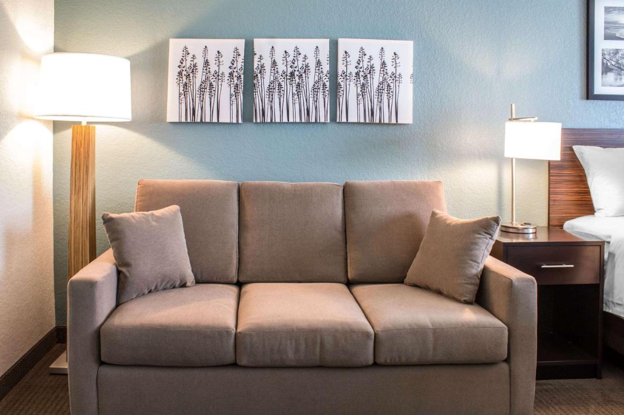 King Suite with Sofa Bed at Sleep Inn & Suites Fort Dodge