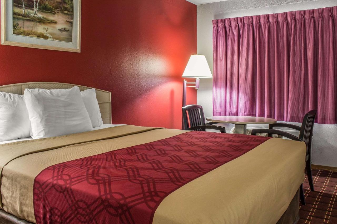  | Spencer Inn & Suites