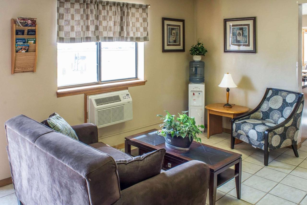 | Le Mars Inn and Suites